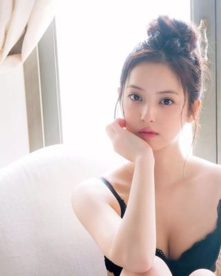 Mỹ nhân bị cắm 182 chiếc sừng