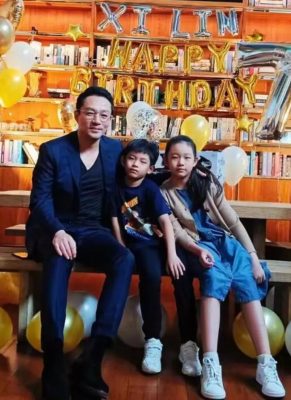 uông tiểu phi và 2 con